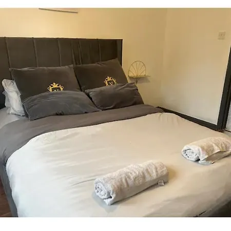 Excel & O2 Apartment